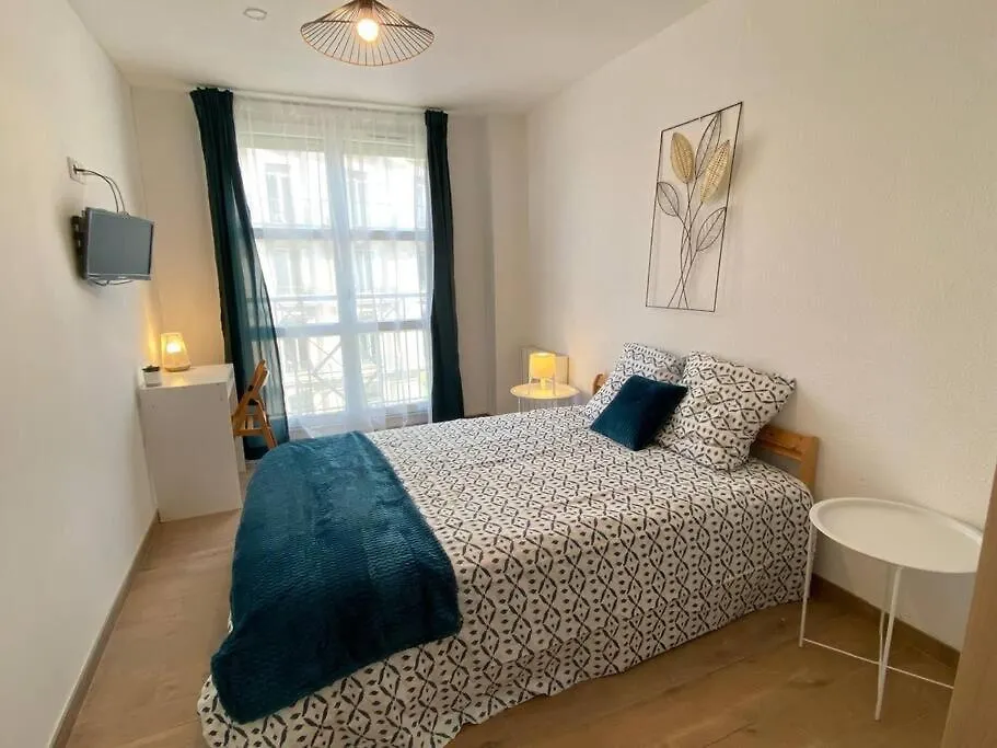 Appartement 2 Chambres Avec Cuisine Gare Grenoble 0*,  France